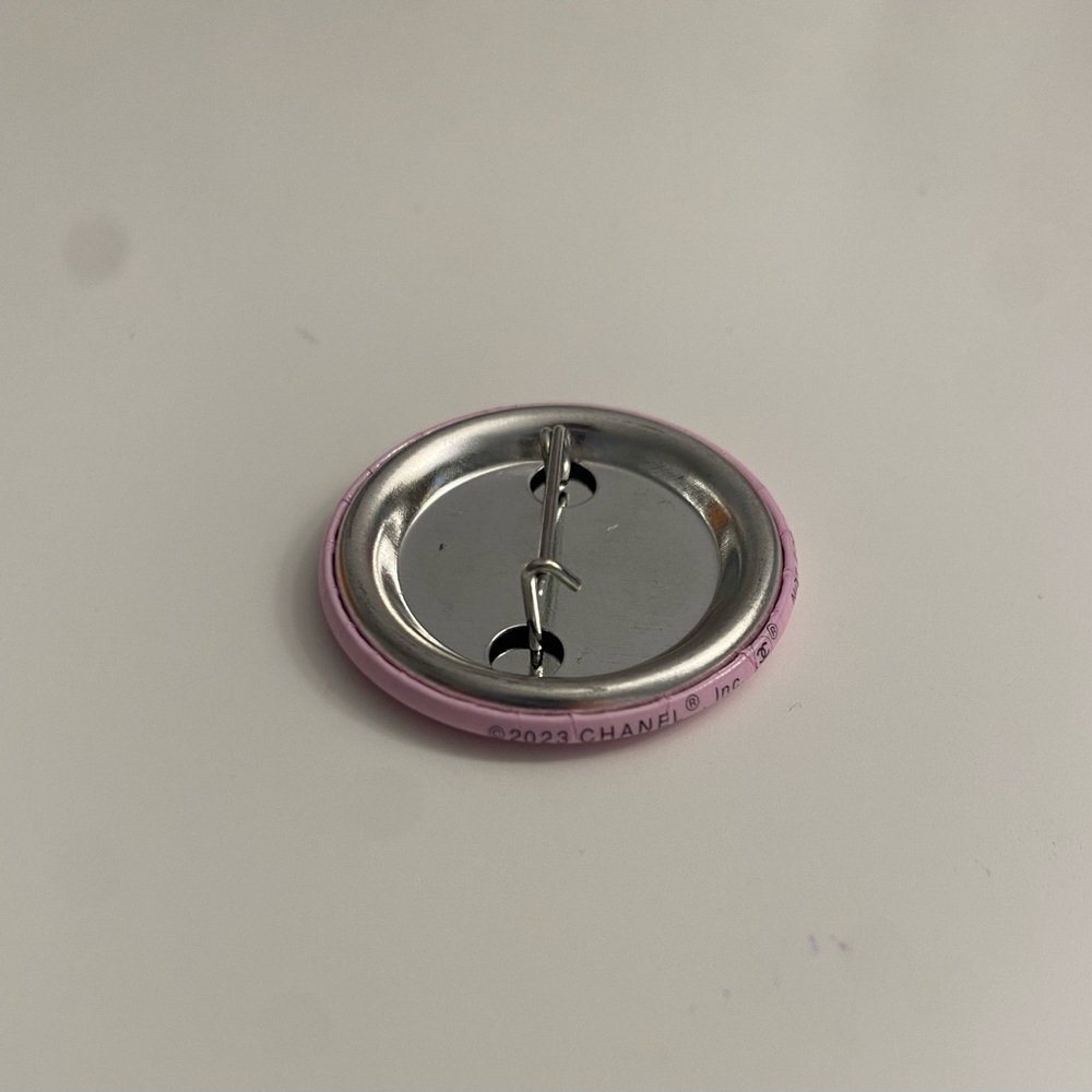 Chanel Lucky Chance Diner Pop-Up Pin - Picture 3 of 3